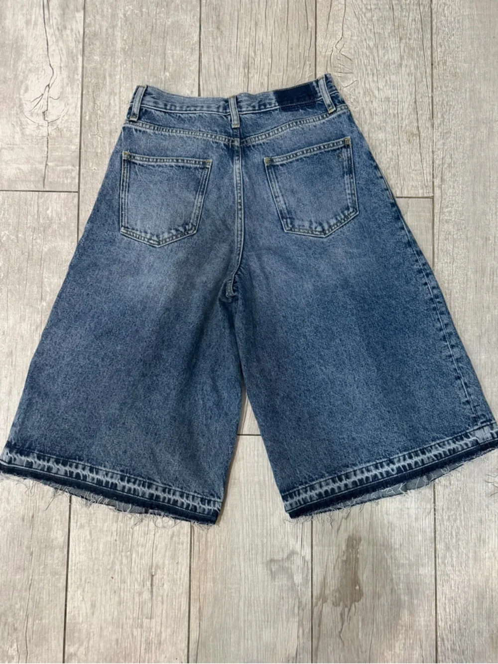 Pilcro Pleated Culotte Jeans Size 27 Wide Leg Denim Raw Hem Anthropologie EUC - Picture 5 of 8